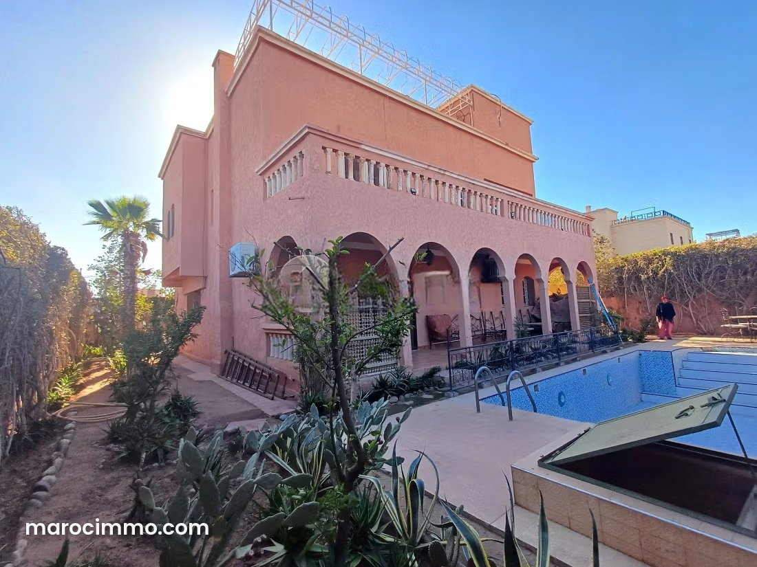 570 m² Villa with Pool and Garden for Sale, Masmoudi, Marrakech — Marrakesh