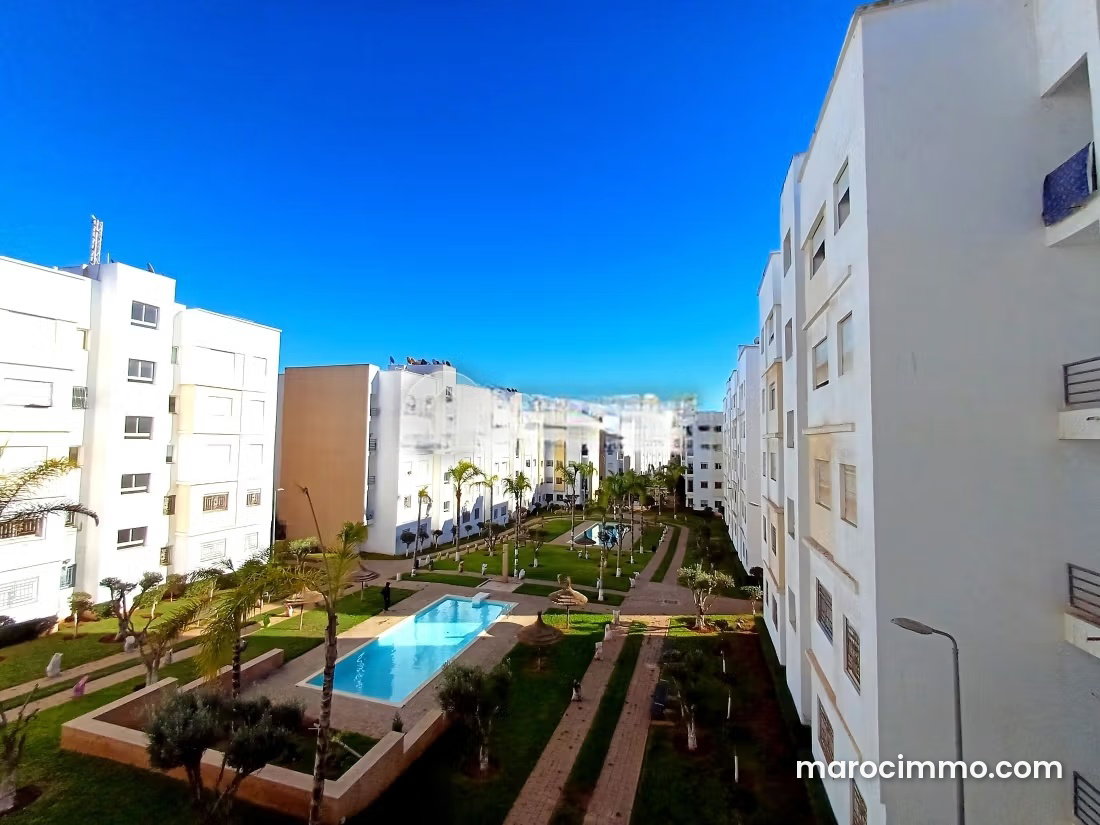 Appartement neuf à Dar Bouazza avec piscine et jardins — Dar Bouazza