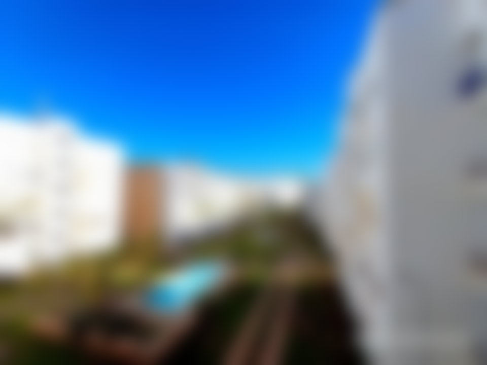 Appartement neuf à Dar Bouazza avec piscine et jardins