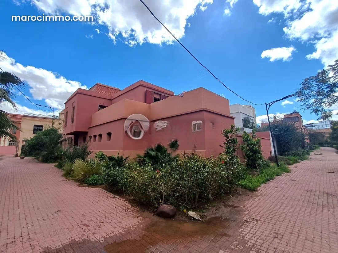 310 m² Villa to Renovate, Bab Ighli, Marrakech, Great Potential — Marrakesh