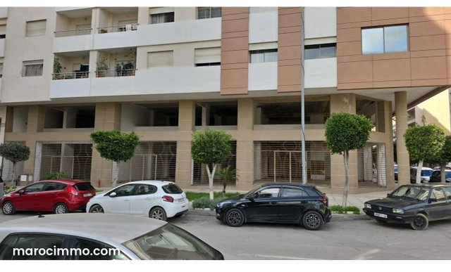 Beau local commercial en location en Centre. Surface totale 151 m² — 2