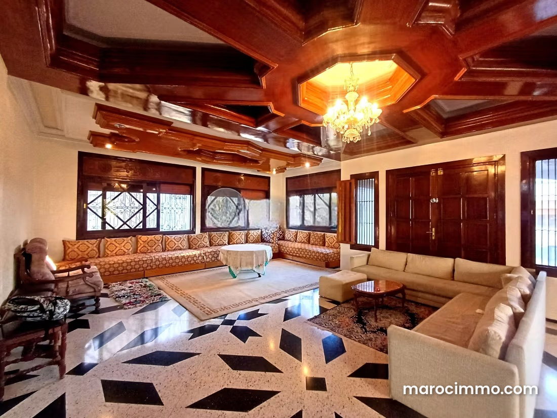450 sqm Villa with Garden to Renovate, Hay Tarik, Casablanca — Casablanca