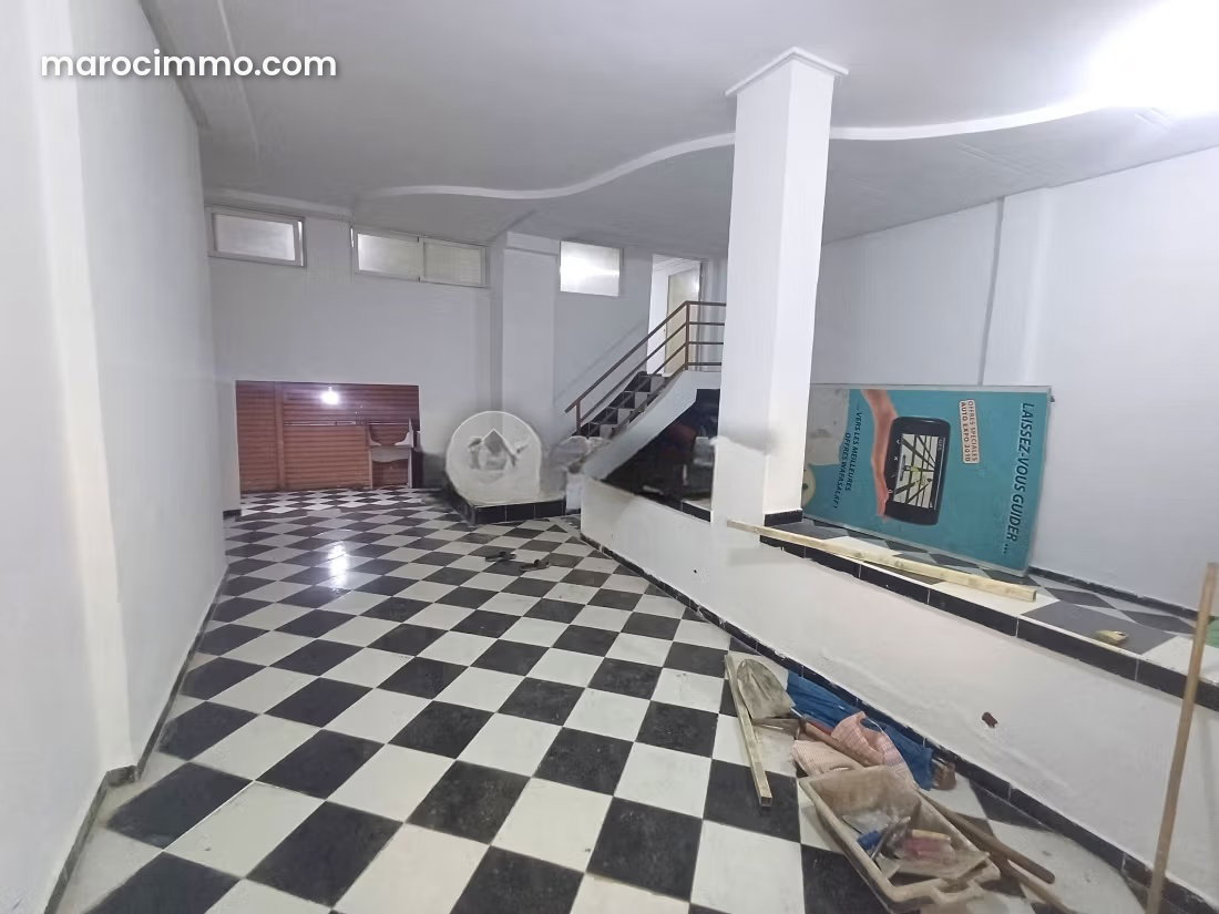 87 m² Commercial Premises with Mezzanine in Oasis, Casablanca — Casablanca