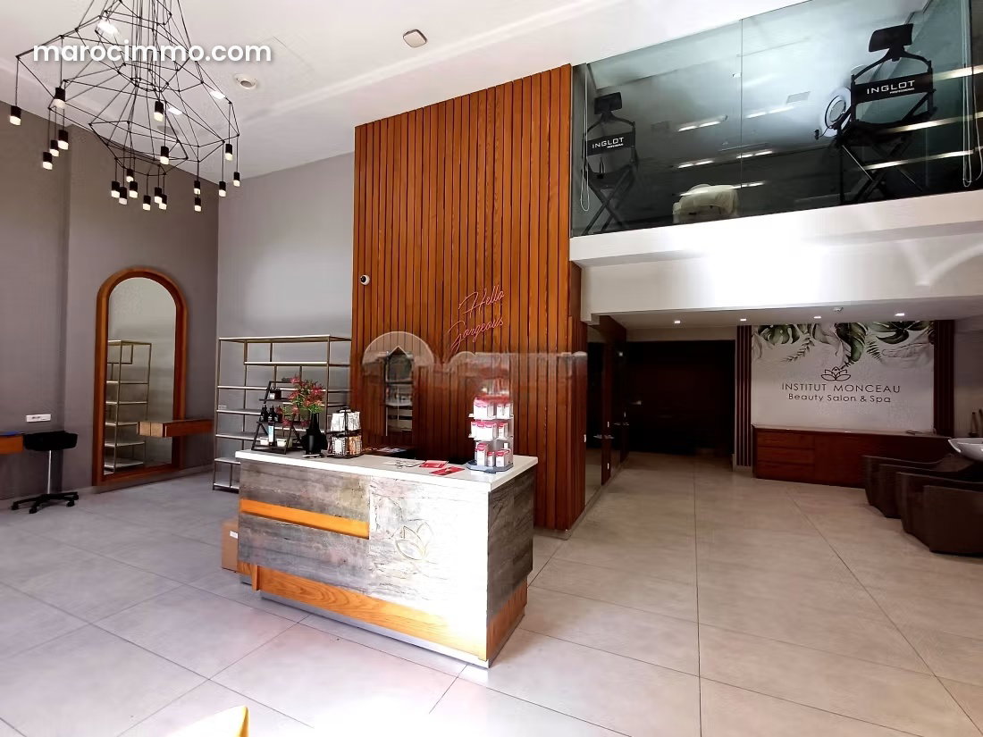 369 sqm Commercial Property with Heated Pool, 2 Mars, Casablanca — Casablanca