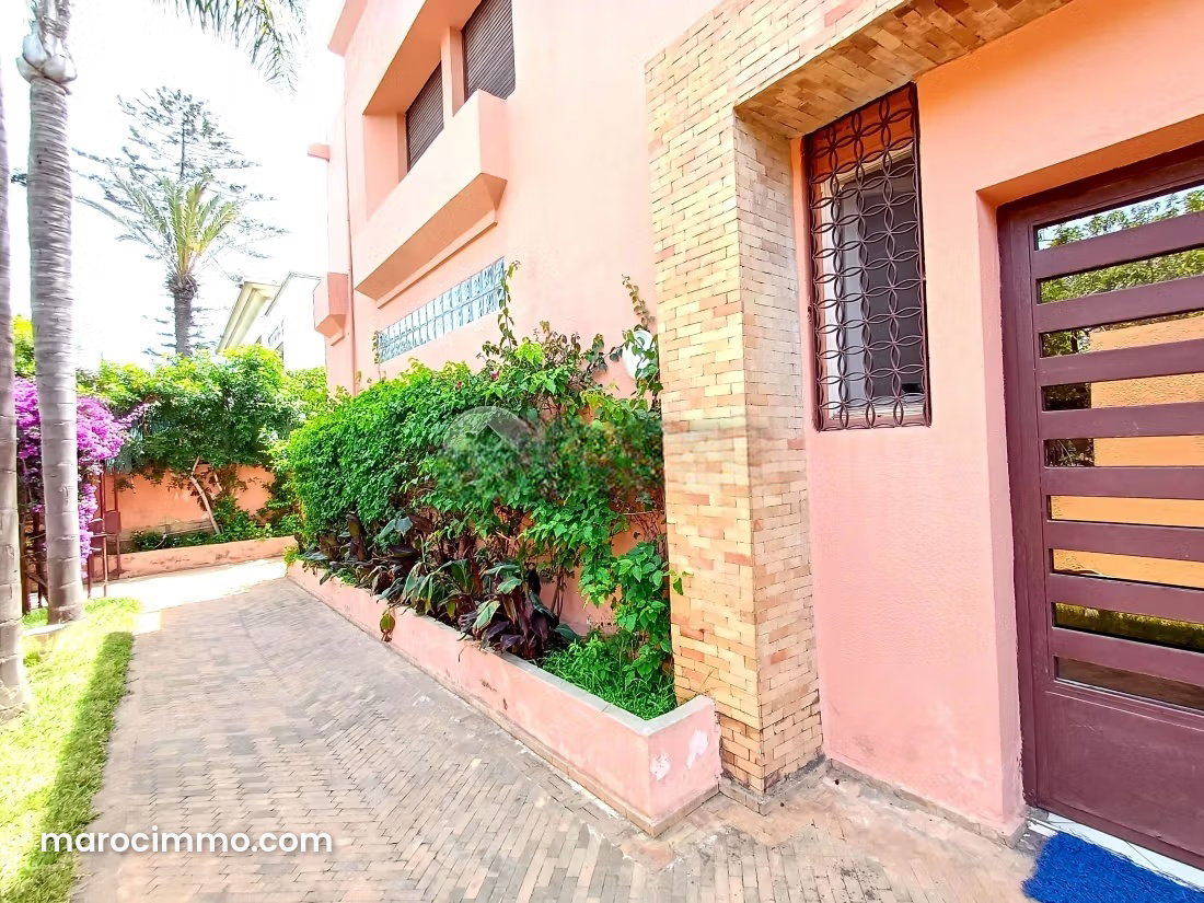325 m² Villa to Renovate, Les Princesses, Casablanca — Casablanca
