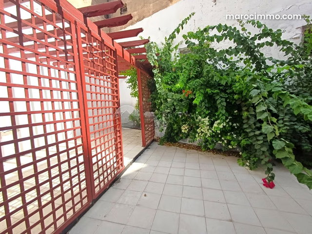 Villa à vendre 300 m², 3 chambres Moulay Youssef Casablanca — 2