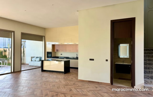 New Luxury Villa for Sale in Excellent Condition — 3