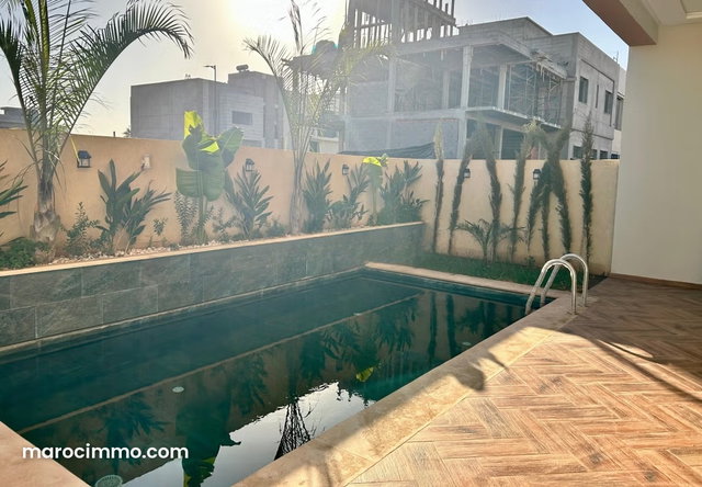New Luxury Villa for Sale in Excellent Condition — 2