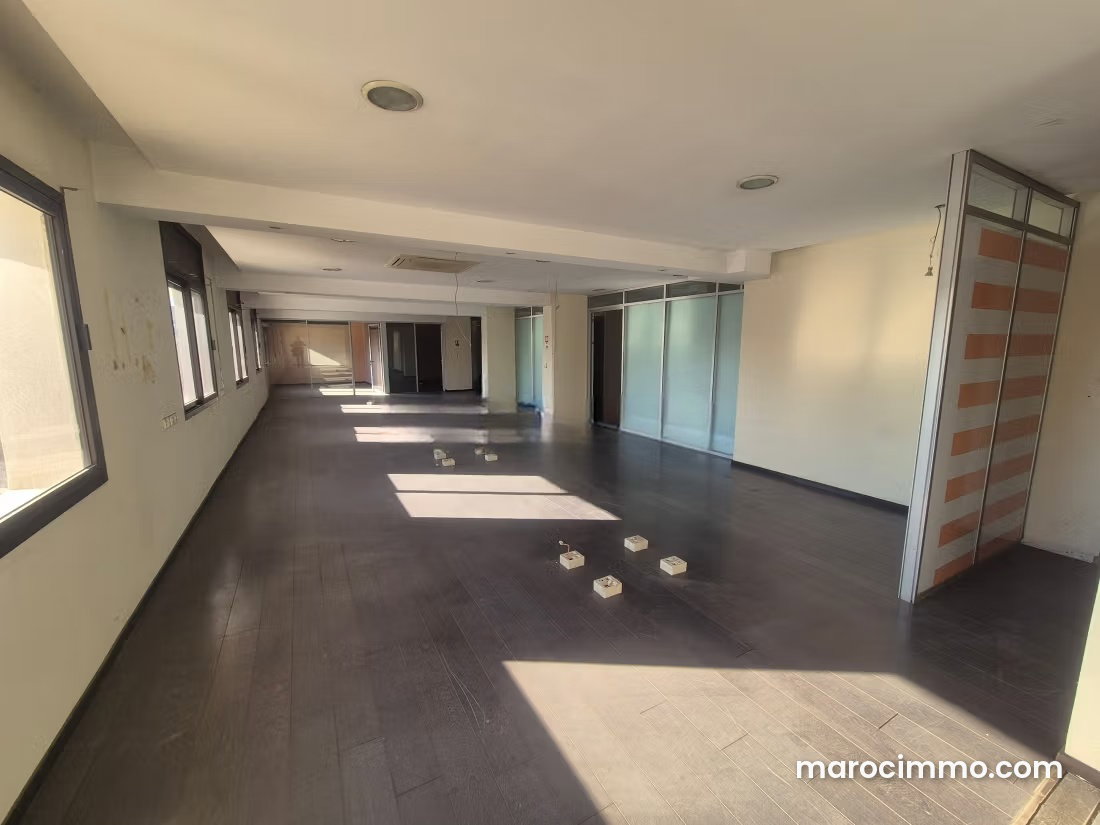 300 sqm Office in Racine, Casablanca: Bright and Dual-Aspect — Casablanca