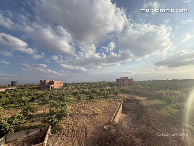 Domaine d’Exception de 4 Hectares avec 4 Villas Semi Finies sur la Route de Fès — Marrakech