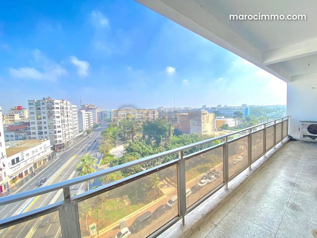 Bureau à vendre 173 m² Autre Casablanca — 2