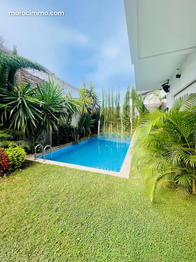 Villa de haut standing à vendre à Ain Diab. Surface totale 315 m². Bien meublé — 2