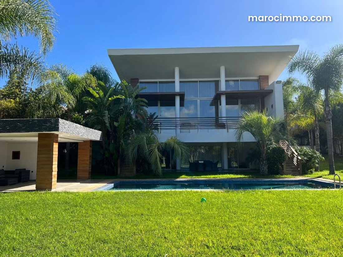 Contemporary villa on 1,760 sqm, swimming pool and landscaped garden, Ville Verte — Bouskoura
