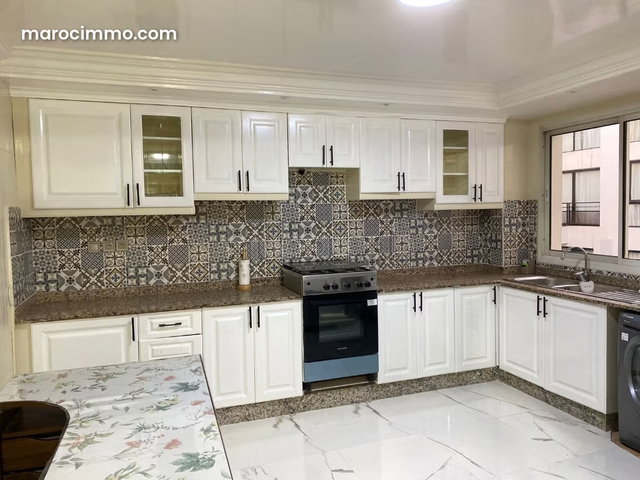 A vendre ou à louer Racine/Maarif 4 pièces confortables. Meublé — 2