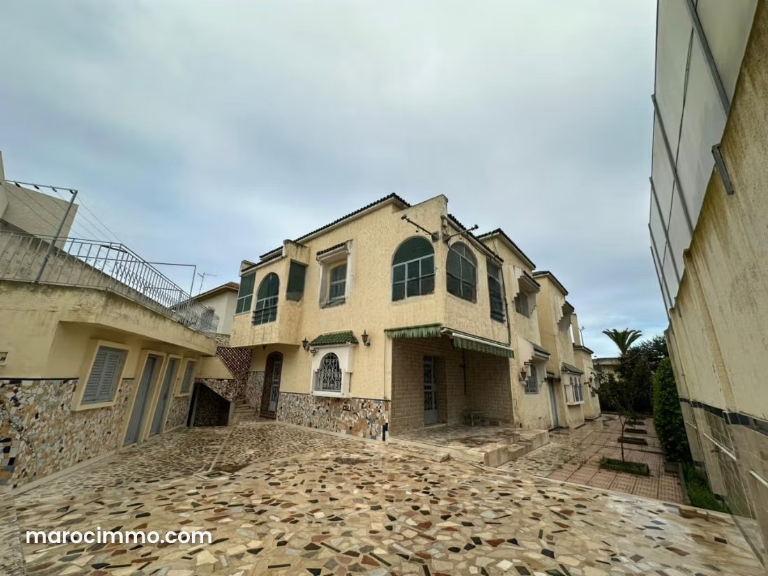 665 m² Villa on Boulevard Ghandi, Oasis, Casablanca for Sale — Casablanca