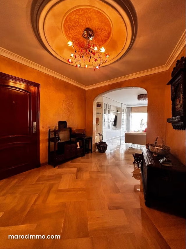 Elegant 3-Bedroom Apartment in Racine — 2