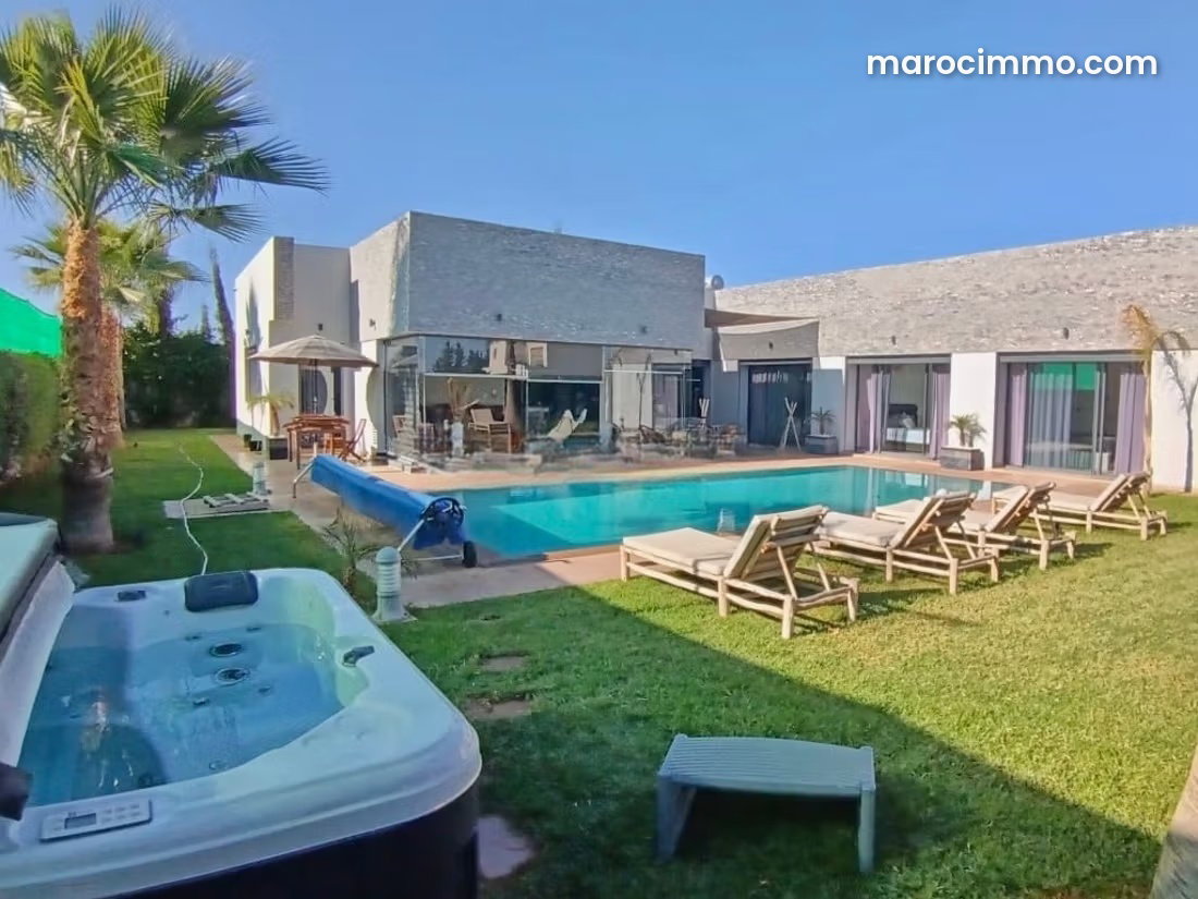 Contemporary 300 m² Villa with Pool and Garden, Marrakech — Marrakesh