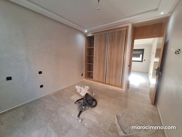Vend appartement à Maârif. 1 Pièce. Avec garage et ascenseur — 2