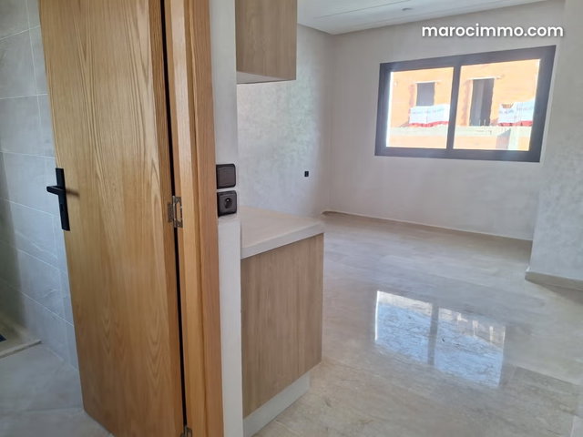 Vend appartement à Maârif. 1 Pièce. Avec garage et ascenseur — 4