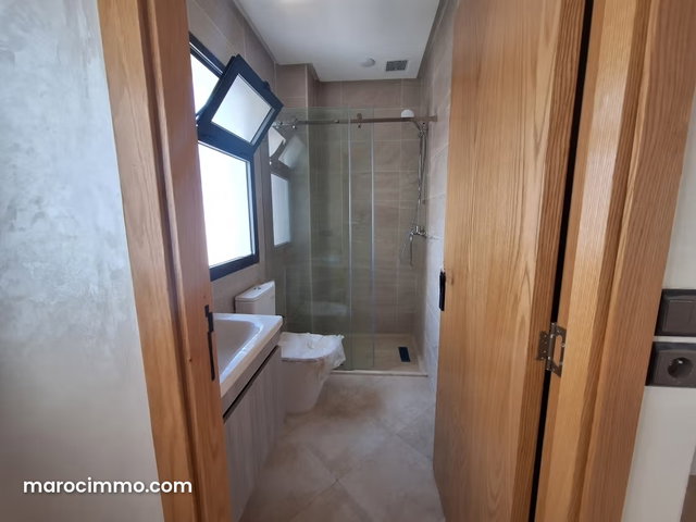 Vend appartement à Maârif. 1 Pièce. Avec garage et ascenseur — 5