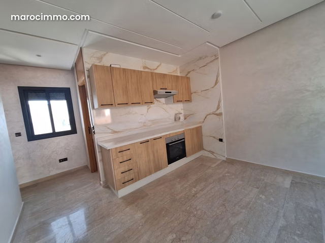Vend appartement à Maârif. 1 Pièce. Avec garage et ascenseur — الدار البيضاء