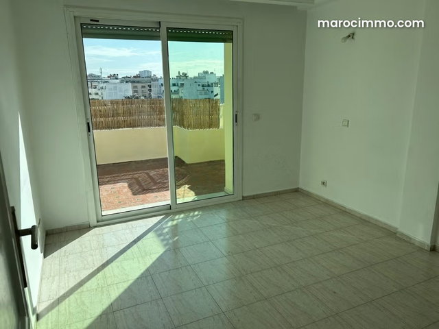 Superbe appartement à louer à Gauthier. Superficie 140 m². Porte blindée et système de double vitrage — 4