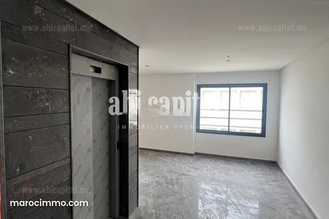 Location de bureaux à Riad Oulad Mtaa. Superficie 500 m². Prestation de conciergerie — 2