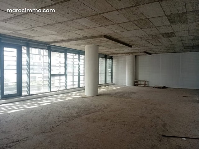 Plateau de bureau à louer à CFC — 2