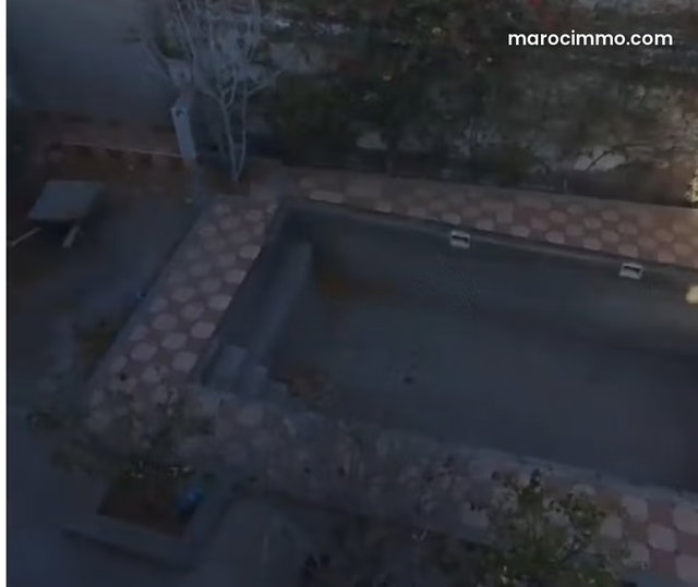 Maison de campagne semi finie avec piscine à Vendre — 2