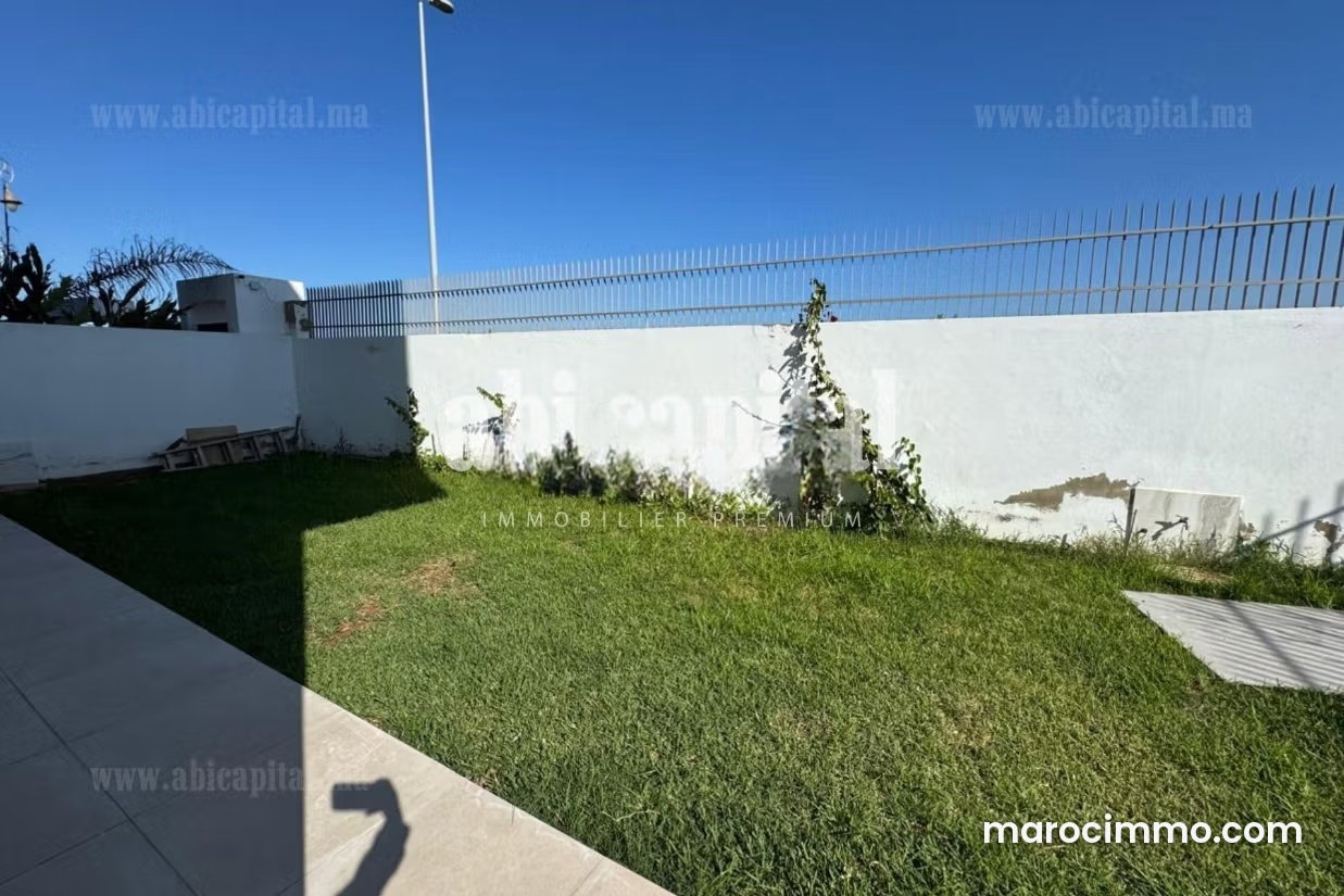 Villa 400 m² à louer, Harhoura, Temara, vue océan et jardin — Temara
