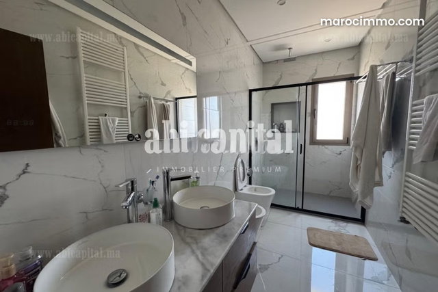 Maison neuve haut standing à louer à Harhoura – 303 m², 3 suites, jardin & terrasse — 3