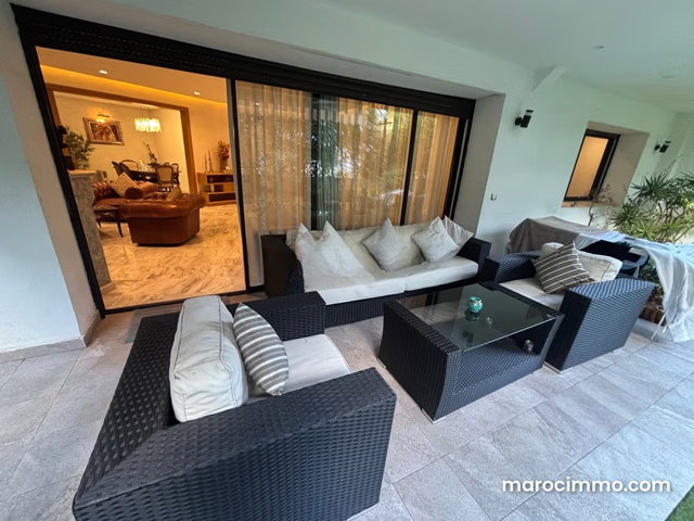 Très bel appartement en location à Oasis. Surface totale 410 m². Bien meublé — 4