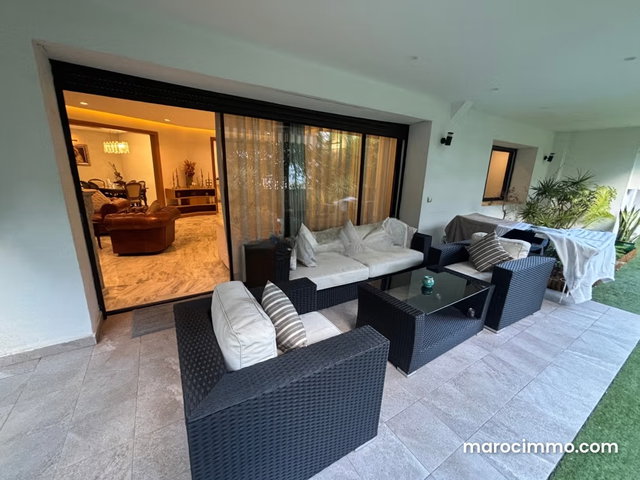 Très bel appartement en location à Oasis. Surface totale 410 m². Bien meublé — 2