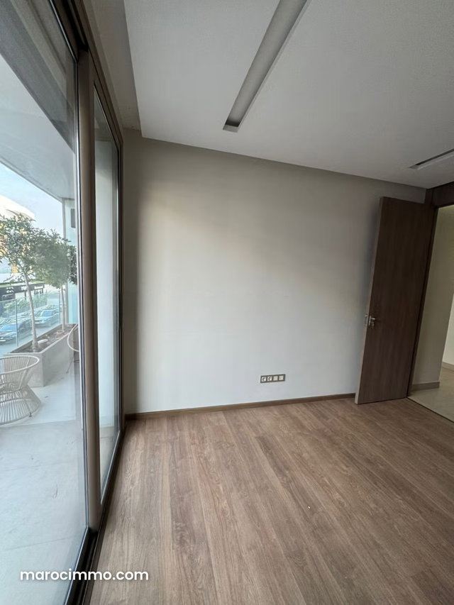 Location d'un appartement à Riviera. 3 pièces. Fenêtres avec double vitrage et porte blindée — 5