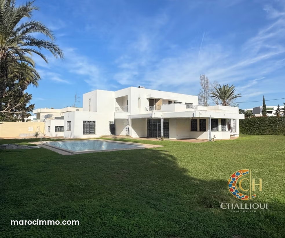 Villa 5 chambres avec vaste jardin à louer, Souissi, Rabat — Rabat