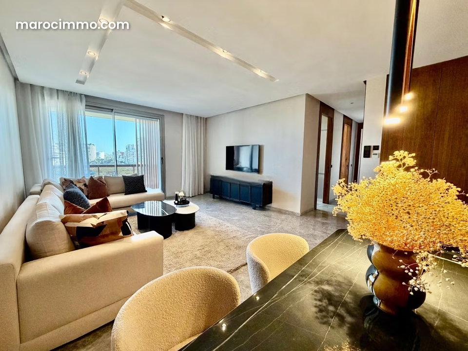 Appartement moderne meublé sans vis a vis avec terrasse au CFC