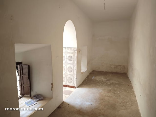 Riad titré à rénover 92 M2 sol Médersa — 3