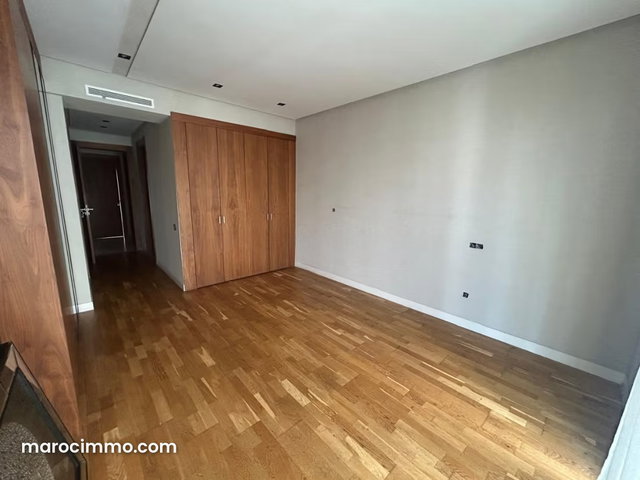 Appartement 246 m² refait à neuf à louer — 4