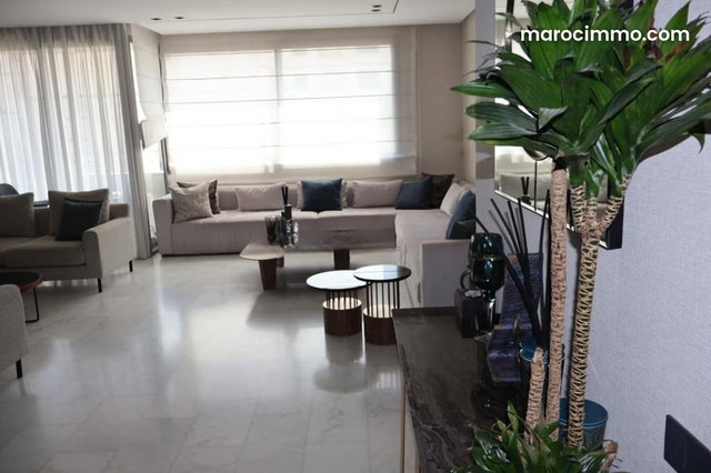 Appartement 246 m² refait à neuf à louer — 2