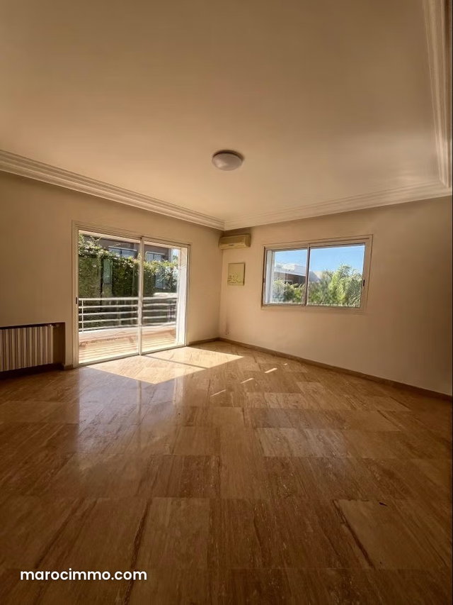 Luxury Villa for Sale in Ain Diab. 3 Large Rooms. Parking and Terrace — 5