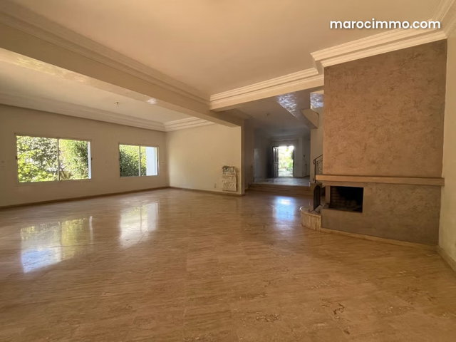 Luxury Villa for Sale in Ain Diab. 3 Large Rooms. Parking and Terrace — 3