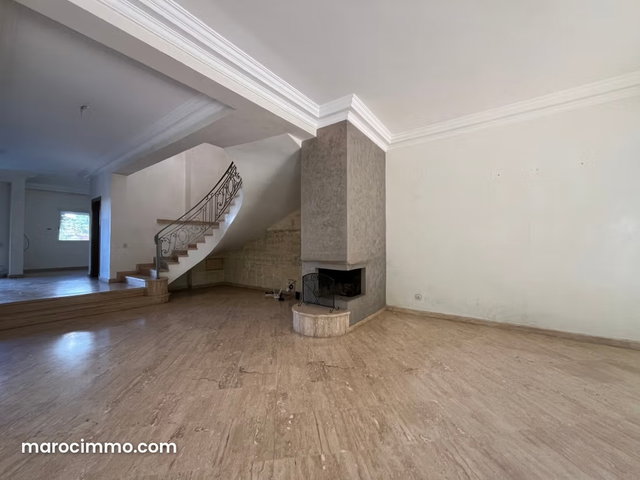 Luxury Villa for Sale in Ain Diab. 3 Large Rooms. Parking and Terrace — 4
