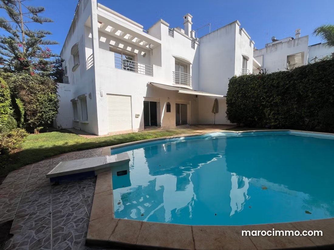 450 sq m Villa with Swimming Pool, Aïn Diab, Casablanca — Casablanca
