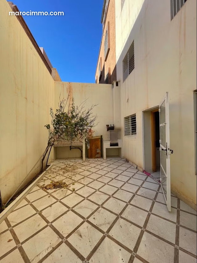À ne pas manquer: Sous sol spacieux avec 2 SDB et terrasse — 4