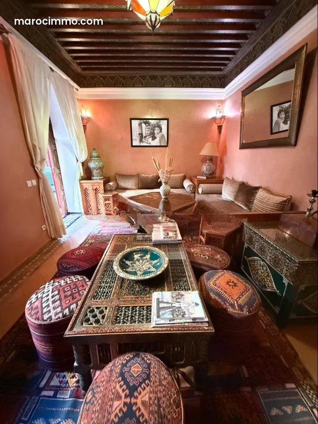 Riad à la vente 464 m² à Rahba Kedima Médina Marrakech. 11 grandes pièces. Bien meublé — 4