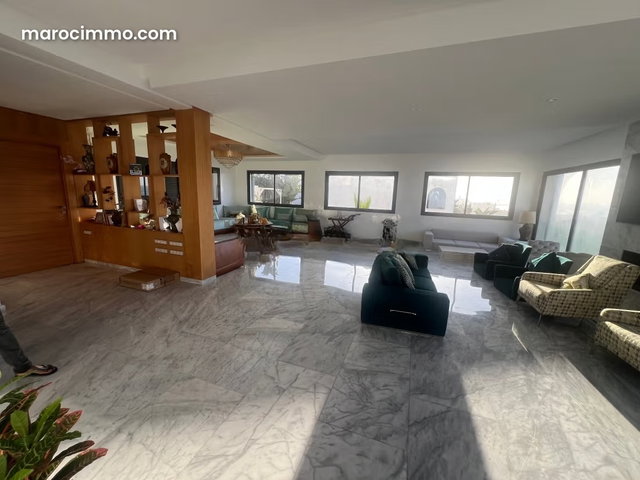Maison de haut standing à vendre à Harhoura. Surface de 420 m². Meublé — 5