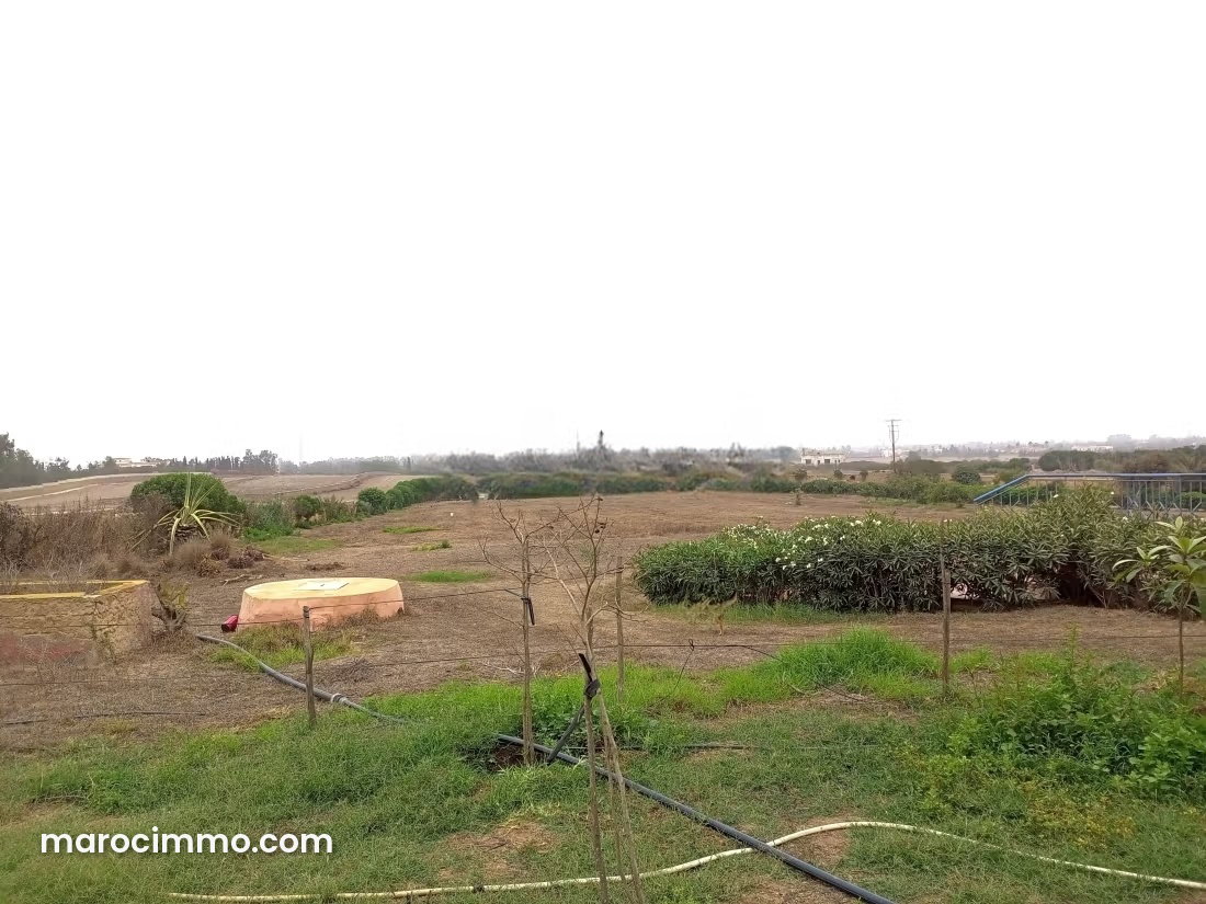 18,500 m² Serviced Plot with Villa and Warehouse, Central Bouskoura — Bouskoura