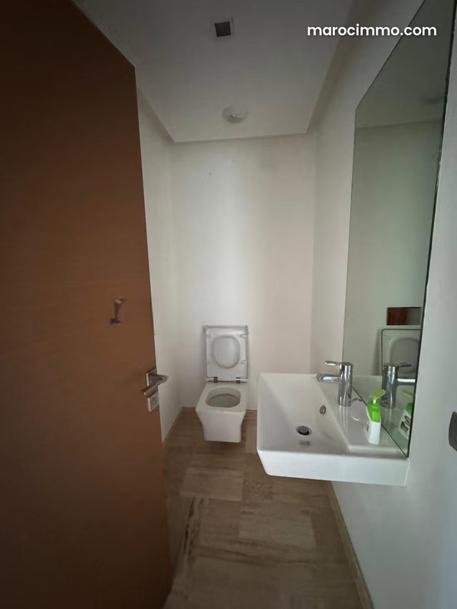 À Les Foubourgs D’anfa Apprt à vendre — 4