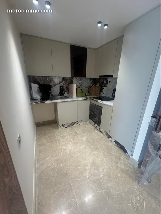 Bel appartement à vendre à Les princesses. 1 Pièce. Porte blindée, salon marocain — 2