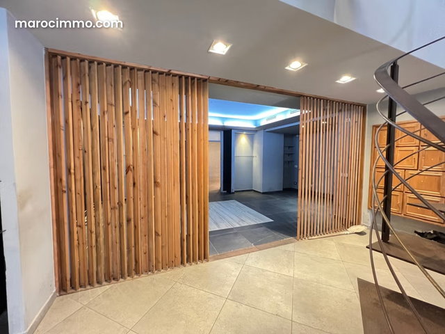 Beau local commercial en location à Racine. Surface de 97 m². Service de concierge et climatisation — 4